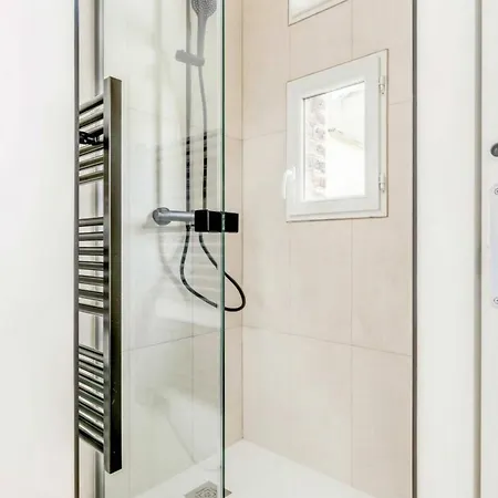 Golden Triangle Ac By Melvane Apartment