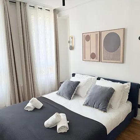 Golden Triangle Ac By Melvane パリ