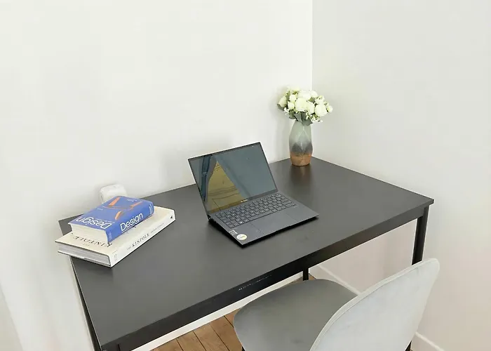 Daire Golden Triangle Ac By Melvane Paris